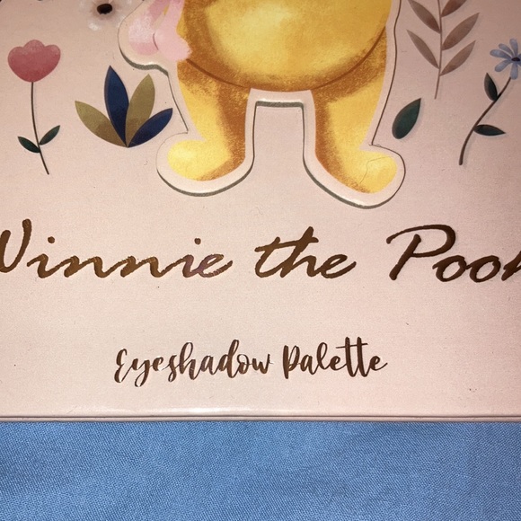🎊Winnie The Pooh Eyeshadow Pallet - Picture 3 of 10